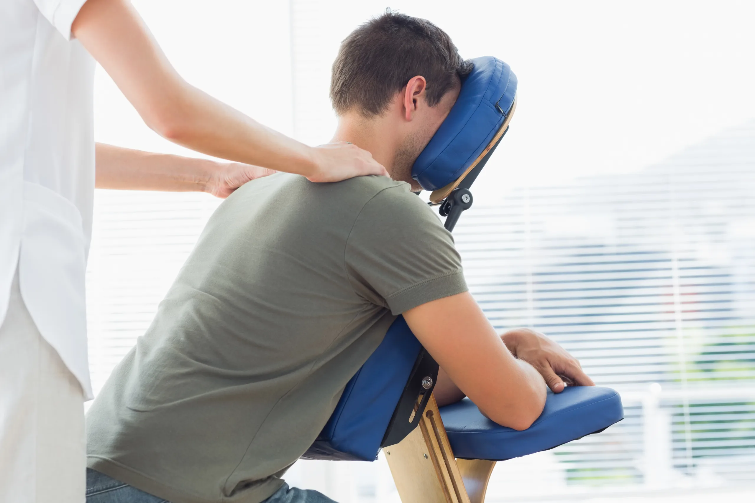 seated-shoulder-massage